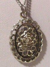 collier pendentif couleur argent chaîne offerte rosace ovale ajourée rose 3247