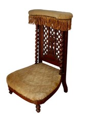 Ancien prie-dieu de style gothique du XIXe siècle