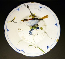 Assiette peinte polychrome