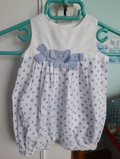Barboteuse/Combinaison fille 6 mois Jacadi blanche à pois bleu excellent état