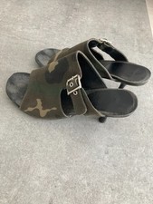 nu pieds à talons 7cm tissu camouflage vert boucle côté p38