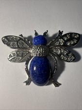 Broche  Bourdon ? Argentée ,Tête  Abdomen Bleu/ Or , Ailes Strass fantaisie