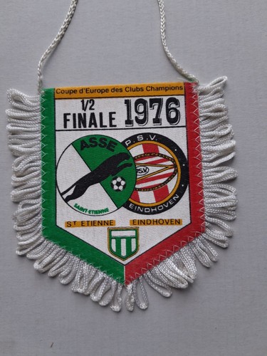 Ancien fanion football - football, 1/2
