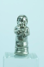 Ancien pyrogène / étui à allumettes bébé au hochet laiton argenté