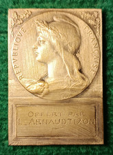 MÉDAILLE / PLAQUETTE BRONZE – MARIANNE par O. ROTY - OFFERT PAR L. ARNAUDTIZON