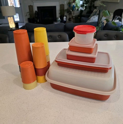 Lot tupperware - of, 17