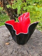 Vase faïence noir rouge