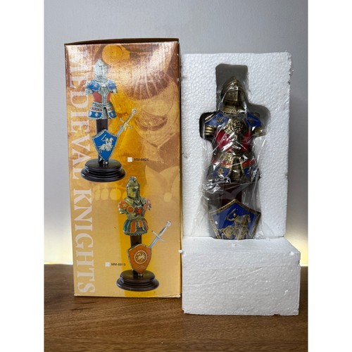Medieval knight bust - bust, statue