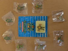 Pin' tortue Ninja lot de 8 + 1 boite collector 9 pièces