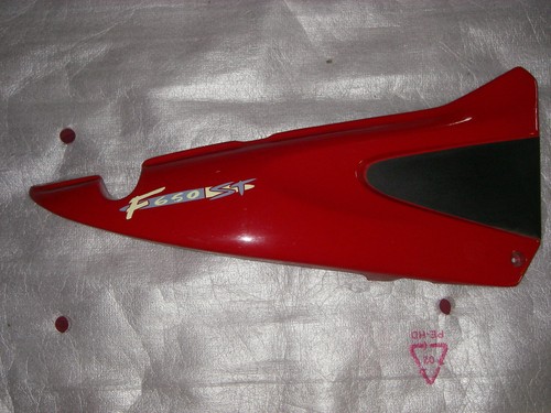 Cache latéral droit rouge - latéral,