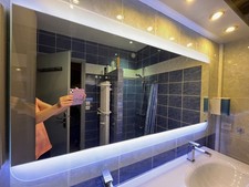 GRAND MIROIR ECLAIRANT LED A INTERRUPTEUR SENSITIF L 136cm /H 70 cm