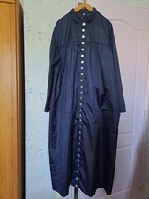 Blouse nylon assez fin bleu foncé à col chemisier,  fronces et ceinture à nouer