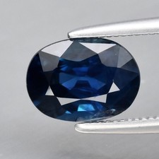 Pierre précieuse ovale saphir