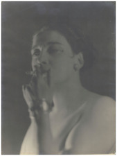 Portrait de femme à la cigarette vintage print,  Tirage argentique d'époque 