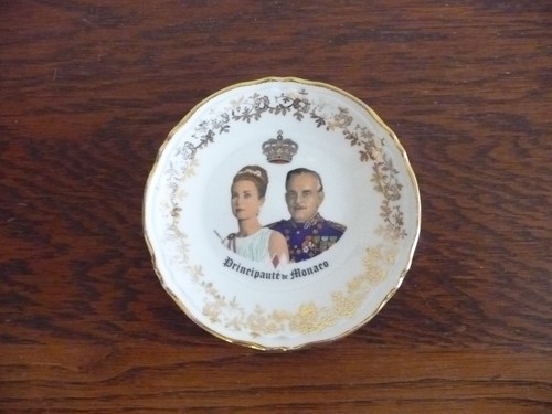 Petite assiette décorative - , en