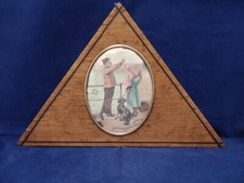 Ancien Cadre Triangulaire  30 x 19  Plaquage filet marqueté médaillon en laiton