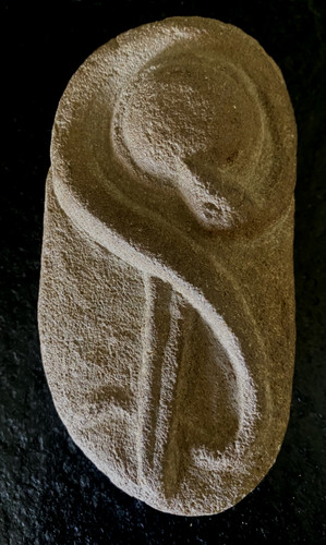 Ancien galet sculpté - ancien, pierre
