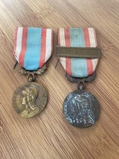 FRANCE : Lot des 2 modèles de la médaille commémorative de la guerre d'Algérie
