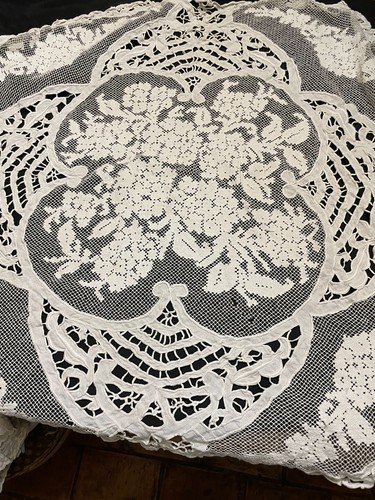 Nappe ancienne brodée