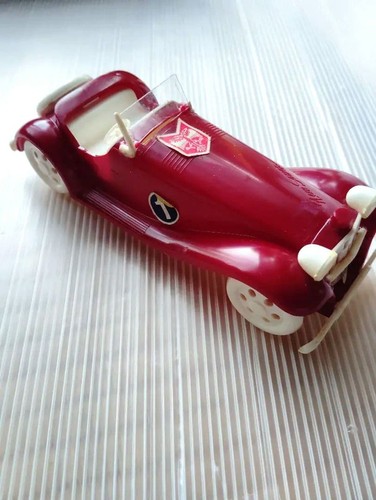 Tirelire voiture classique