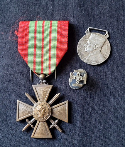 Lot médailles insigne - insigne, croix