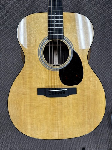 Martin standard acoustic - om-21,