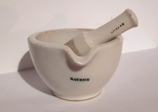 ancien mortier pilon apothicaire porcelaine de Bayeux pharmacie