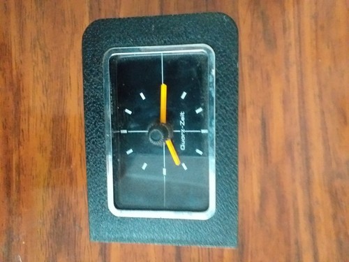 Montre tableau bord de - du,