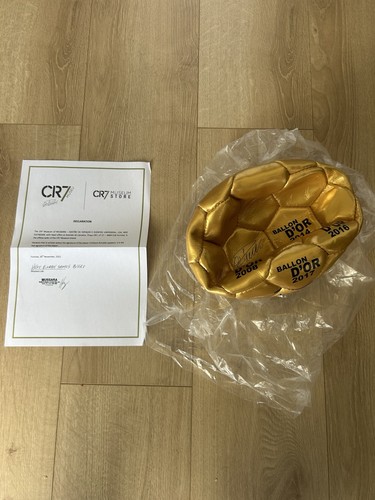 Cr7 museum signed golden - signed, ball