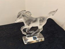 TRES JOLI CHEVAL EN CRISTAL