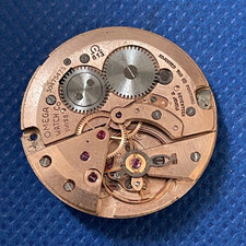 Mouvement à remontage manuel original OMEGA 613 course et mains (1/17615)