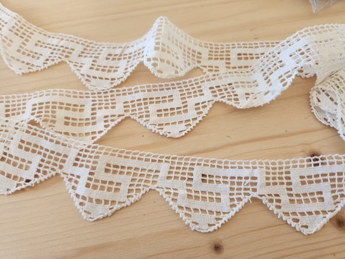 Dentelle ancienne jolie main - , 1