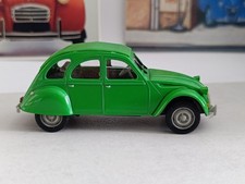 Collection Les Miniatures de Norev  1/43 2CV 6 1974 dans sa boîte