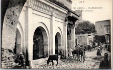 MAROC - MARRAKECH - une fontaine.