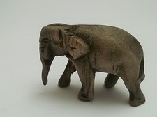 magnifique éléphant en bois