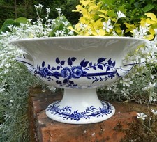 Faïence de CREIL & MONTEREAU coupe sur pied style FLORA décor de ROSES d. 28,7cm