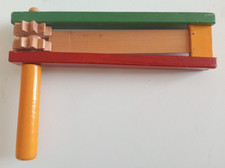 ANCIENNE CRECELLE EN BOIS