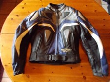 Blouson de moto en cuir de la marque RICHA T bonne occasion