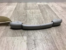 Poignee de maintien avant