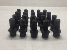 Goujon de roue jante tôle