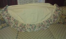BEIGE AND FLORAL ROUND TABLE