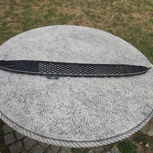 Grille centrale pare choc - grille, pare-choc