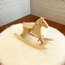 Modèle de cheval à bascule