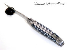 Laguiole Corail fossile ciselé par David DAUVILLAIRE