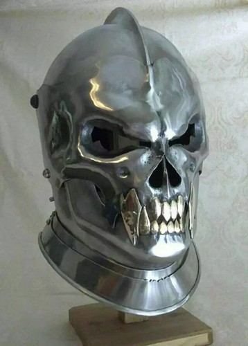 Casque crâne chevalier