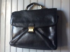 cartable Katana cuir noir .TBE .(AZ/GO)