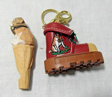 Lot sur le chien Saint Bernard - 1 sifflet en bois et 1 Porte clés brodé -