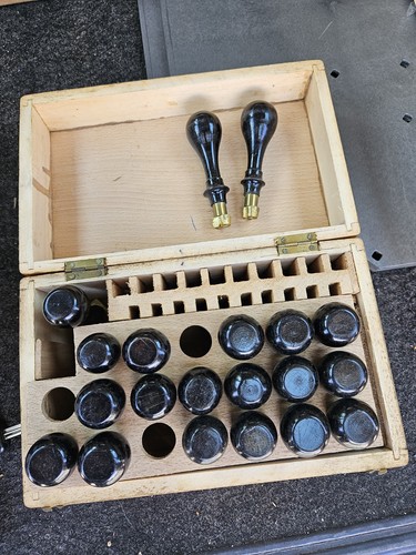 Boîte anciens tampons - anciens,