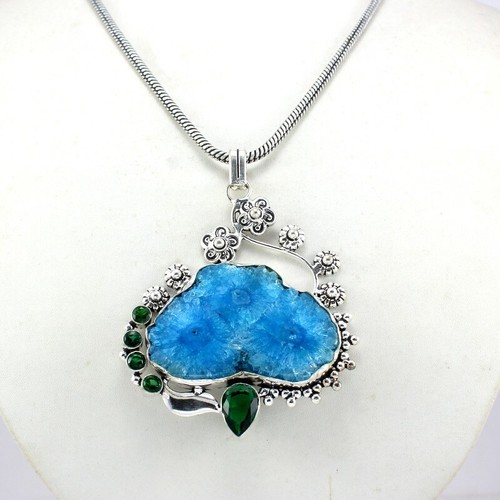 Collier pendentif pierre