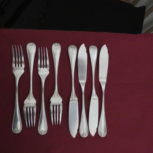 Couteaux 4 fourchettes à - +,